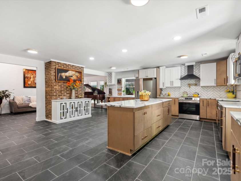 6724 Brushwood Drive, Charlotte, NC 28262.  MLS# CAR4244824, YatesRealty ID 10649. Large Kitchen, Lots of Storage