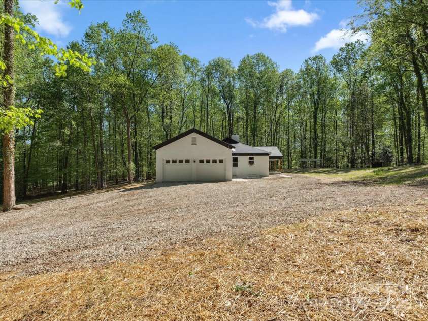 6724 Brushwood Drive, Charlotte, NC 28262.  MLS# CAR4244824, YatesRealty ID 10649. Sideload, 2 Car Garage