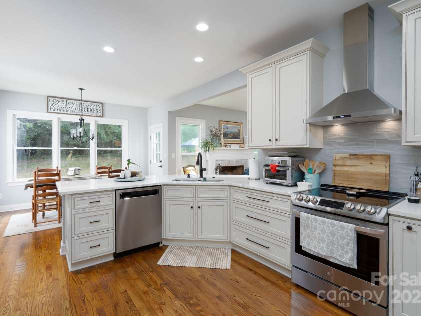 11823 Sir Francis Drake Drive, Charlotte, NC 28277.  MLS# CAR4283421, YatesRealty ID 1065. 