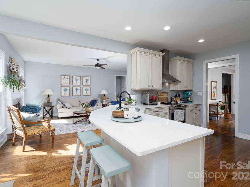 11823 Sir Francis Drake Drive, Charlotte, NC 28277.  MLS# CAR4283421, YatesRealty ID 1065. 