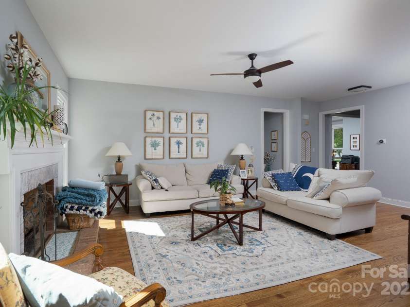 11823 Sir Francis Drake Drive, Charlotte, NC 28277.  MLS# CAR4283421, YatesRealty ID 1065. 