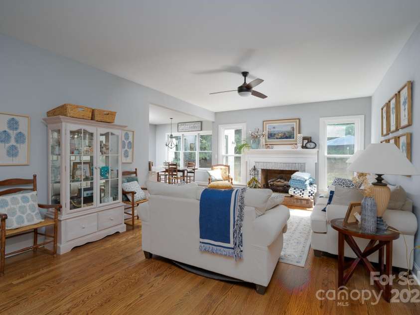 11823 Sir Francis Drake Drive, Charlotte, NC 28277.  MLS# CAR4283421, YatesRealty ID 1065. 