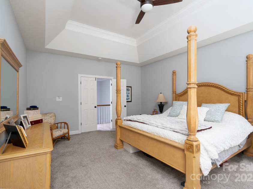 11823 Sir Francis Drake Drive, Charlotte, NC 28277.  MLS# CAR4283421, YatesRealty ID 1065. 