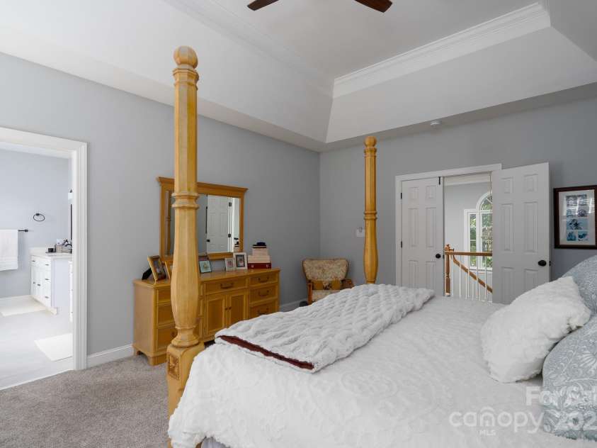 11823 Sir Francis Drake Drive, Charlotte, NC 28277.  MLS# CAR4283421, YatesRealty ID 1065. 