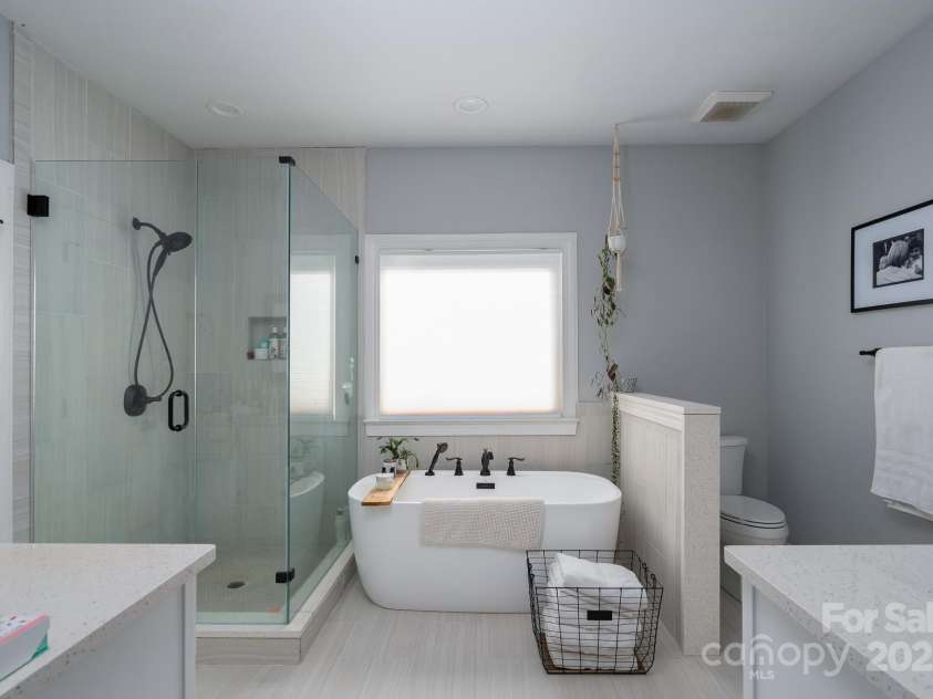 11823 Sir Francis Drake Drive, Charlotte, NC 28277.  MLS# CAR4283421, YatesRealty ID 1065. 