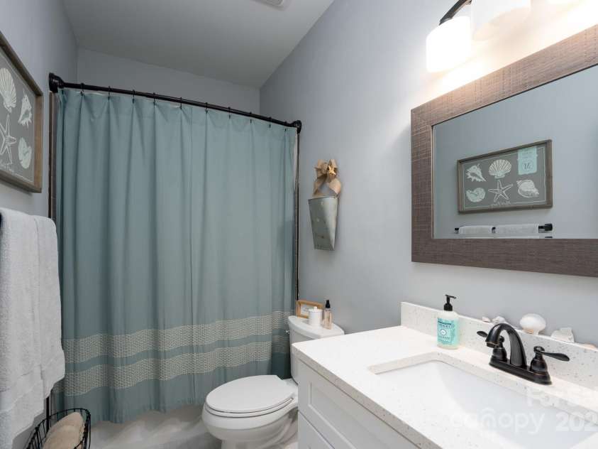 11823 Sir Francis Drake Drive, Charlotte, NC 28277.  MLS# CAR4283421, YatesRealty ID 1065. 