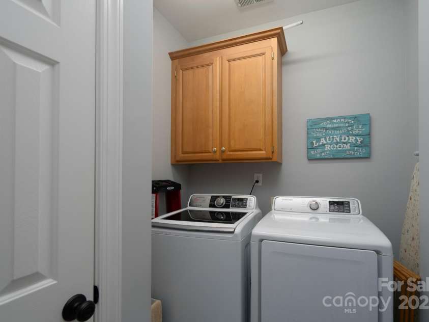 11823 Sir Francis Drake Drive, Charlotte, NC 28277.  MLS# CAR4283421, YatesRealty ID 1065. 