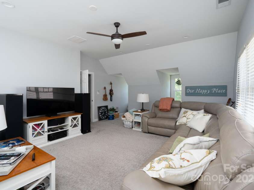 11823 Sir Francis Drake Drive, Charlotte, NC 28277.  MLS# CAR4283421, YatesRealty ID 1065. 