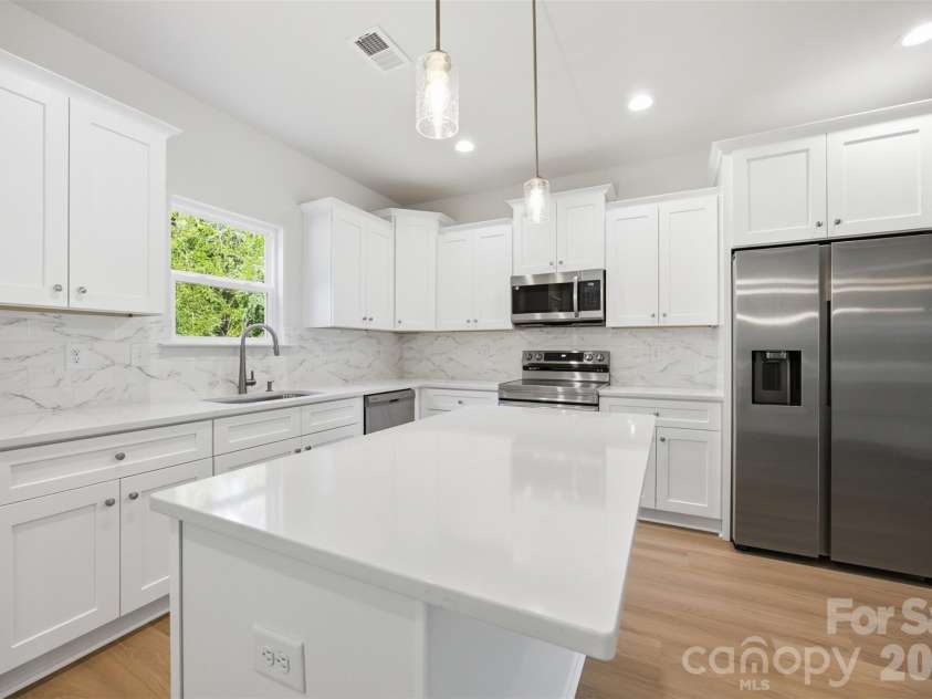 8425 Old Plank Road, Charlotte, NC 28216.  MLS# CAR4340461, YatesRealty ID 10650. 