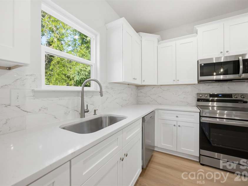 8425 Old Plank Road, Charlotte, NC 28216.  MLS# CAR4340461, YatesRealty ID 10650. 