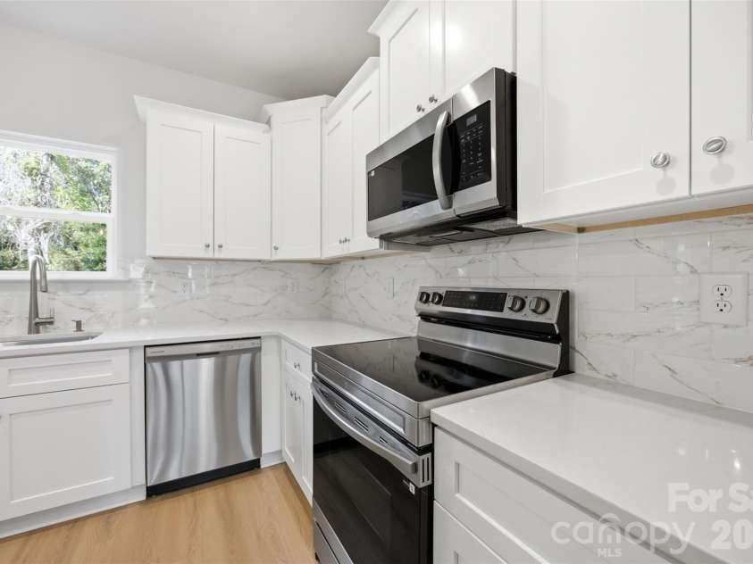 8425 Old Plank Road, Charlotte, NC 28216.  MLS# CAR4340461, YatesRealty ID 10650. 