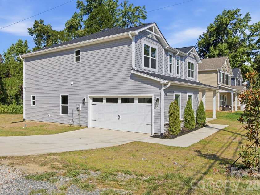 8425 Old Plank Road, Charlotte, NC 28216.  MLS# CAR4340461, YatesRealty ID 10650. 