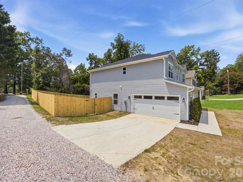 8425 Old Plank Road, Charlotte, NC 28216.  MLS# CAR4340461, YatesRealty ID 10650. 