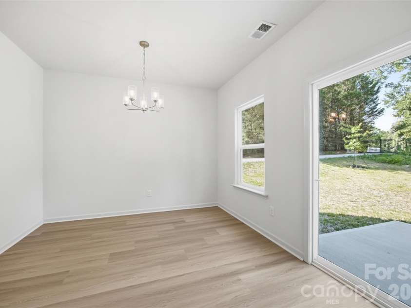 8425 Old Plank Road, Charlotte, NC 28216.  MLS# CAR4340461, YatesRealty ID 10650. Dining Room