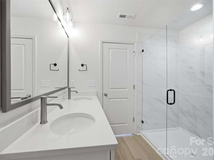 8425 Old Plank Road, Charlotte, NC 28216.  MLS# CAR4340461, YatesRealty ID 10650. Primary Bathroom