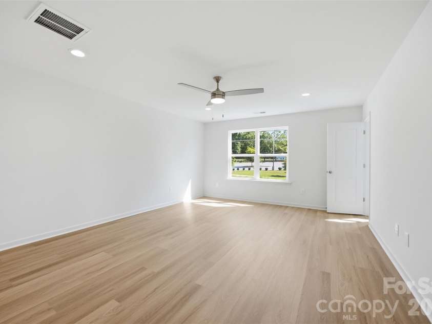 8425 Old Plank Road, Charlotte, NC 28216.  MLS# CAR4340461, YatesRealty ID 10650. Primary Bedroom