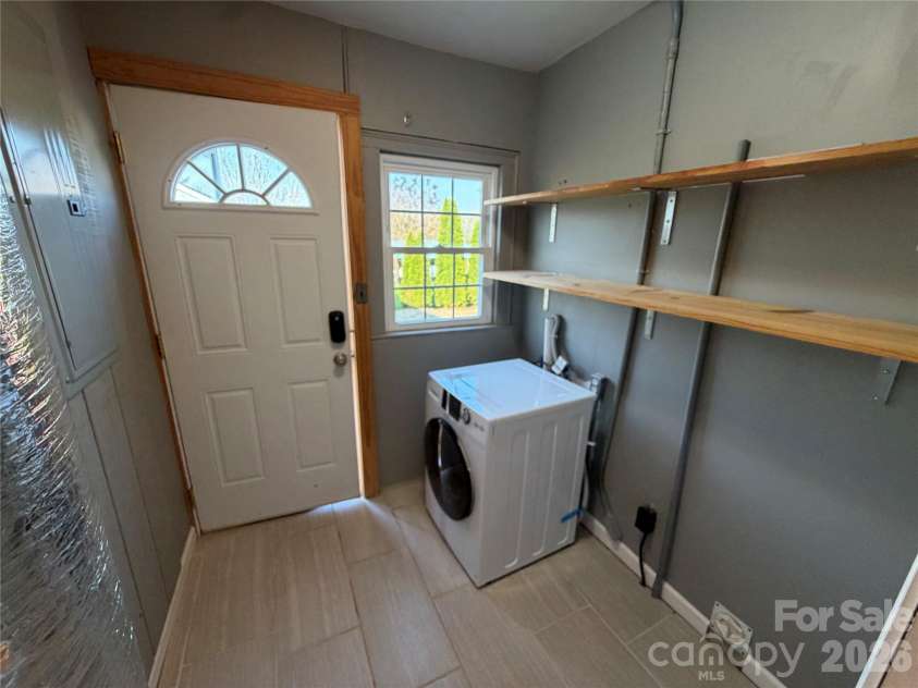 405 Jug Wilson Street, Morganton, NC 28655.  MLS# CAR4358982, YatesRealty ID 10651. Laundry/Mud room