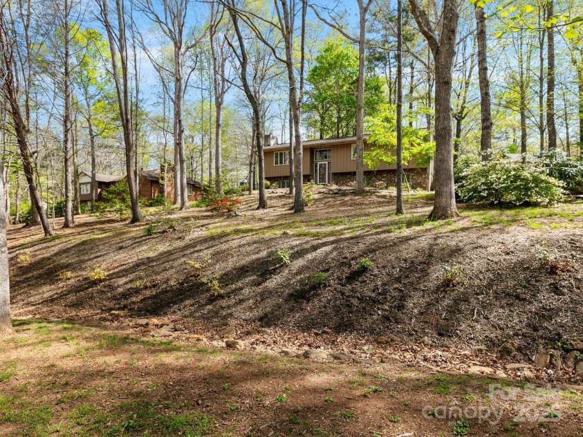 9 Cedar Trail, Asheville, NC 28803.  MLS# CAR4249342, YatesRealty ID 10651. 