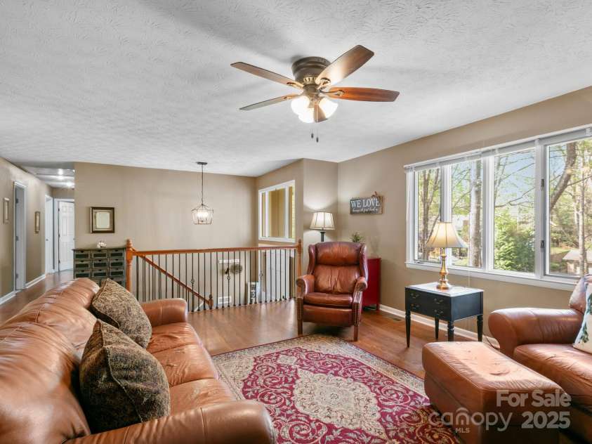 9 Cedar Trail, Asheville, NC 28803.  MLS# CAR4249342, YatesRealty ID 10651. 