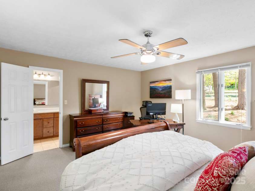 9 Cedar Trail, Asheville, NC 28803.  MLS# CAR4249342, YatesRealty ID 10651. 