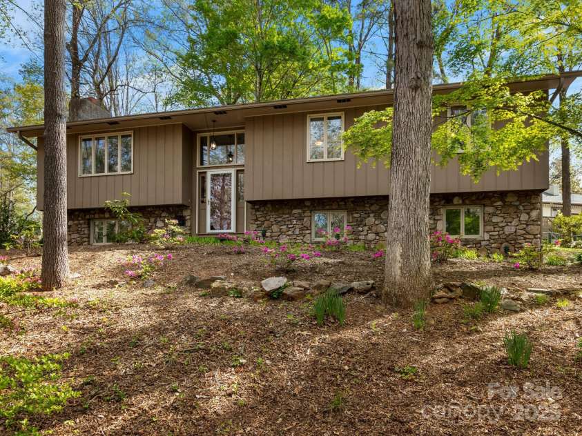 9 Cedar Trail, Asheville, NC 28803.  MLS# CAR4249342, YatesRealty ID 10651. Handsome split level