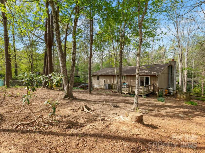 9 Cedar Trail, Asheville, NC 28803.  MLS# CAR4249342, YatesRealty ID 10651. New roof in 2018. New HVAC in 2023