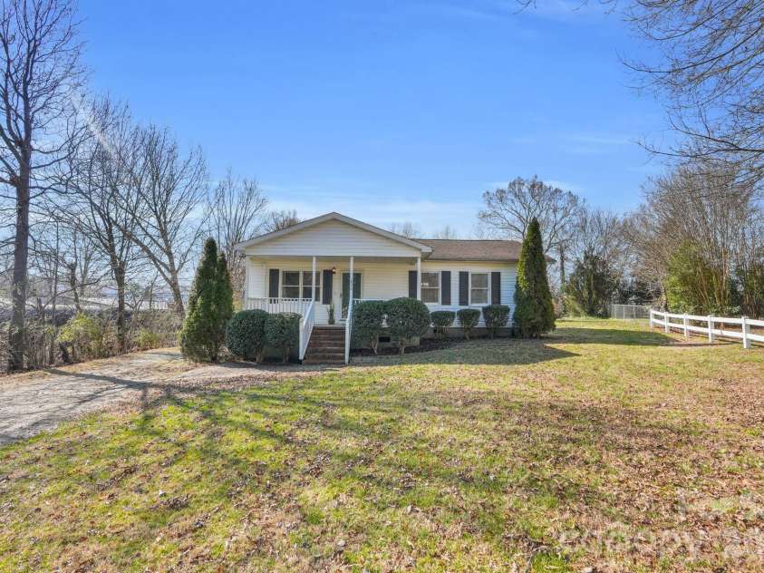 206 Ross Court, Belmont, NC 28012.  MLS# CAR4352775, YatesRealty ID 10652. 