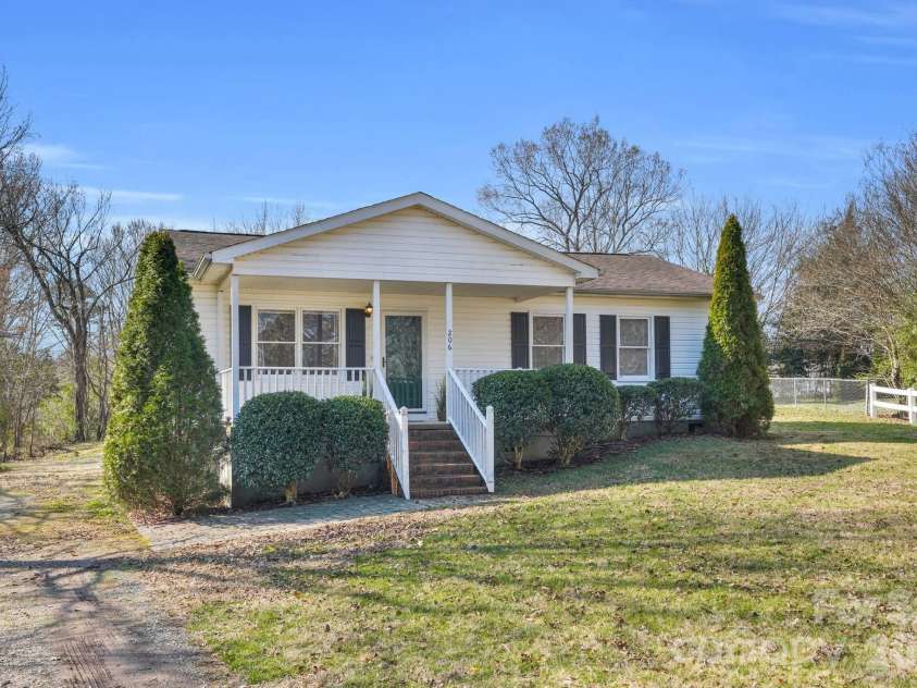 206 Ross Court, Belmont, NC 28012.  MLS# CAR4352775, YatesRealty ID 10652. 
