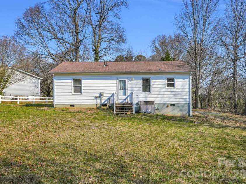 206 Ross Court, Belmont, NC 28012.  MLS# CAR4352775, YatesRealty ID 10652. 