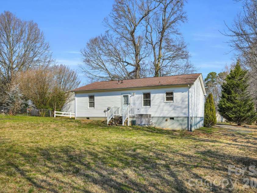 206 Ross Court, Belmont, NC 28012.  MLS# CAR4352775, YatesRealty ID 10652. 