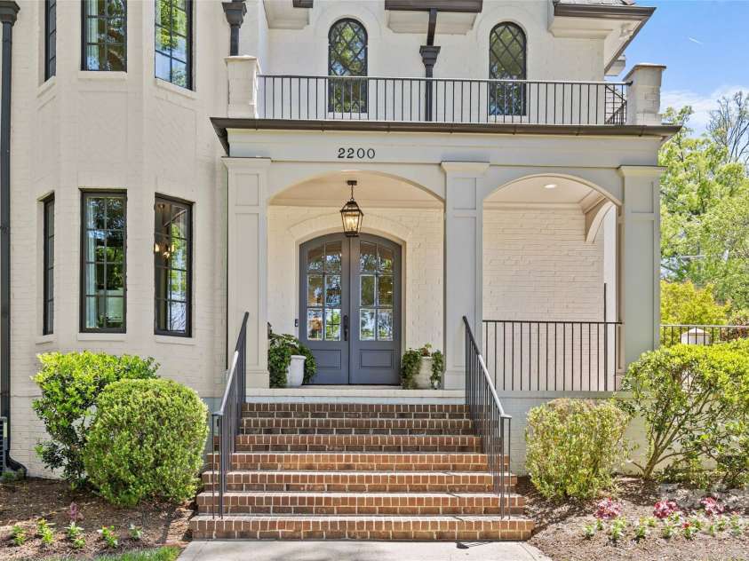 2200 Hastings Drive, Charlotte, NC 28207.  MLS# CAR4248449, YatesRealty ID 10652. 