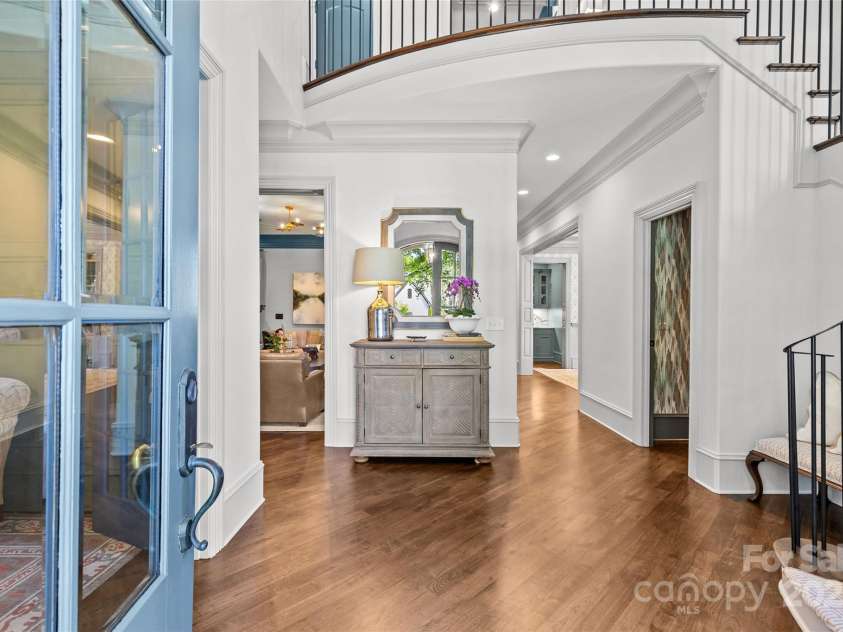 2200 Hastings Drive, Charlotte, NC 28207.  MLS# CAR4248449, YatesRealty ID 10652. 