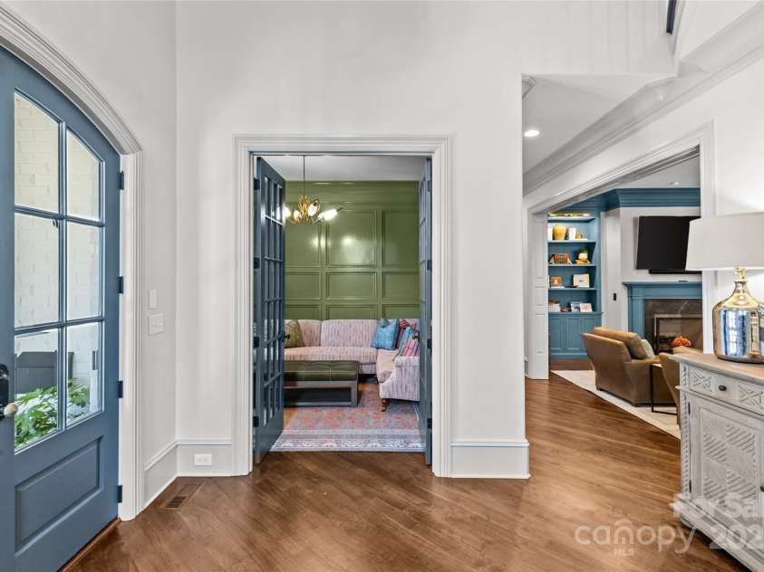 2200 Hastings Drive, Charlotte, NC 28207.  MLS# CAR4248449, YatesRealty ID 10652. 