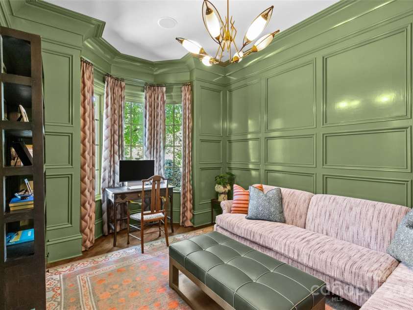 2200 Hastings Drive, Charlotte, NC 28207.  MLS# CAR4248449, YatesRealty ID 10652. 