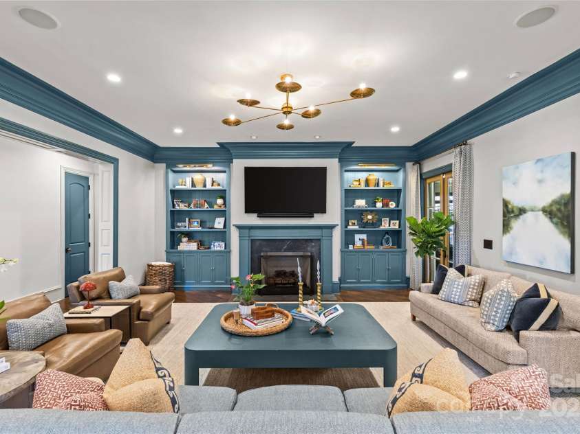 2200 Hastings Drive, Charlotte, NC 28207.  MLS# CAR4248449, YatesRealty ID 10652. 