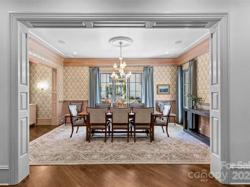 2200 Hastings Drive, Charlotte, NC 28207.  MLS# CAR4248449, YatesRealty ID 10652. 