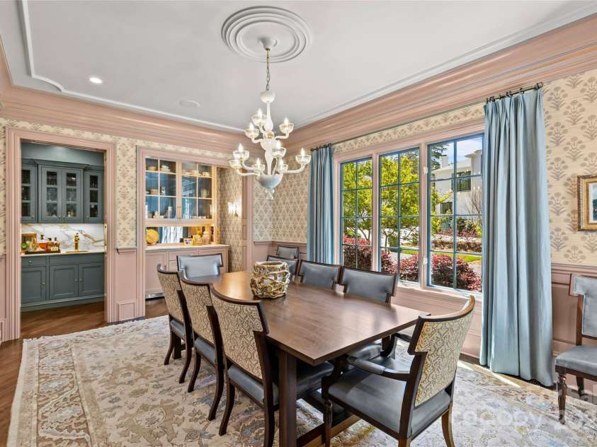 2200 Hastings Drive, Charlotte, NC 28207.  MLS# CAR4248449, YatesRealty ID 10652. 