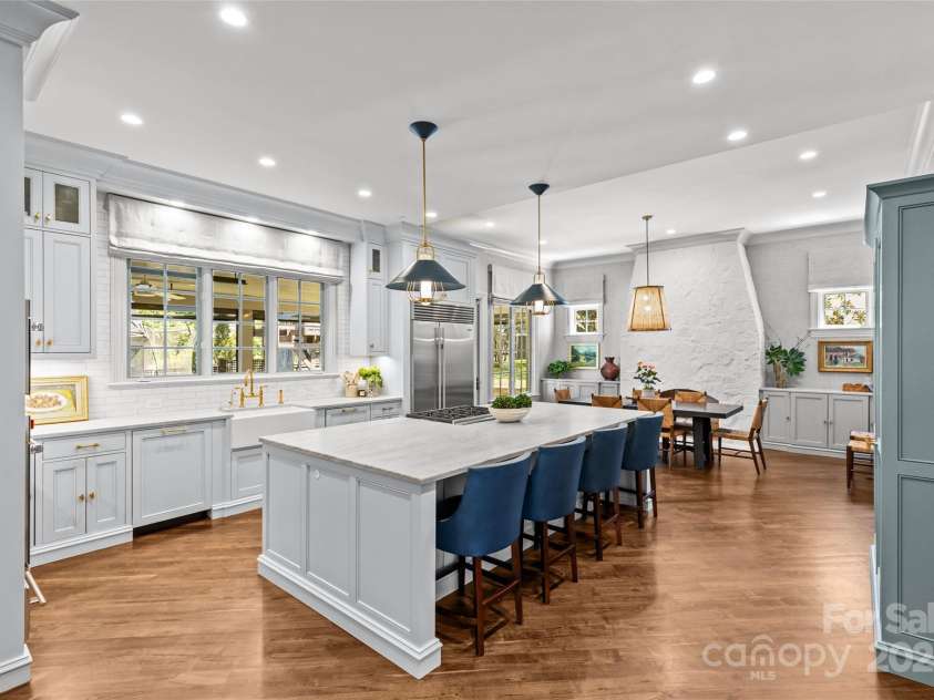 2200 Hastings Drive, Charlotte, NC 28207.  MLS# CAR4248449, YatesRealty ID 10652. 