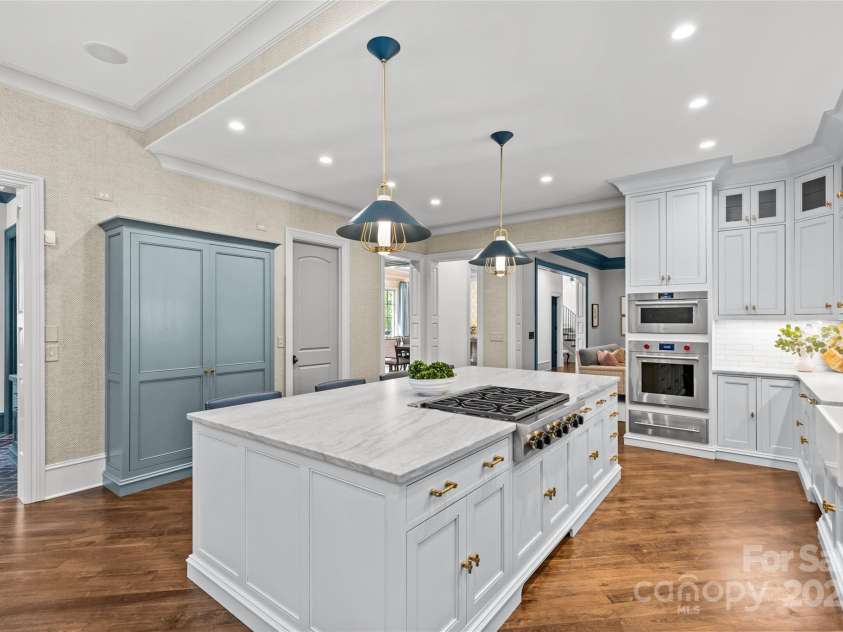 2200 Hastings Drive, Charlotte, NC 28207.  MLS# CAR4248449, YatesRealty ID 10652. 