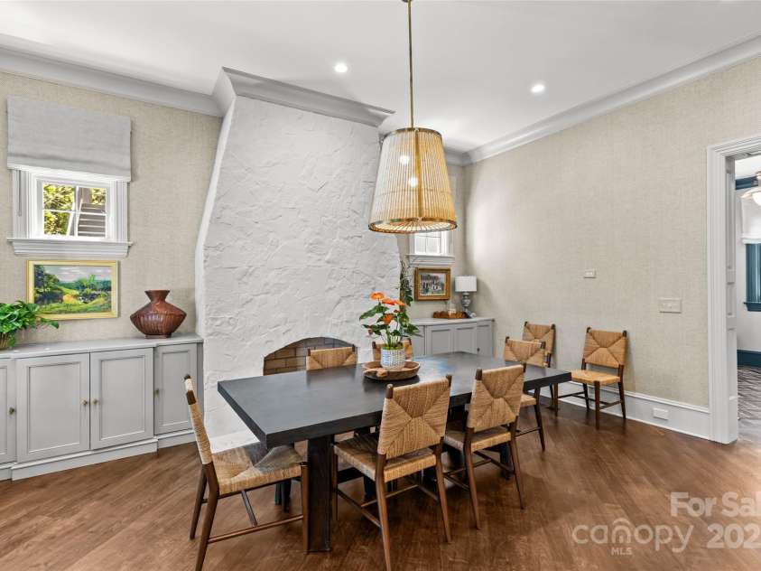 2200 Hastings Drive, Charlotte, NC 28207.  MLS# CAR4248449, YatesRealty ID 10652. 
