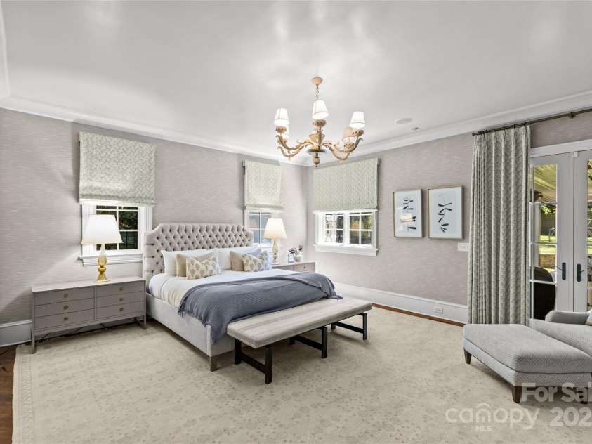 2200 Hastings Drive, Charlotte, NC 28207.  MLS# CAR4248449, YatesRealty ID 10652. 