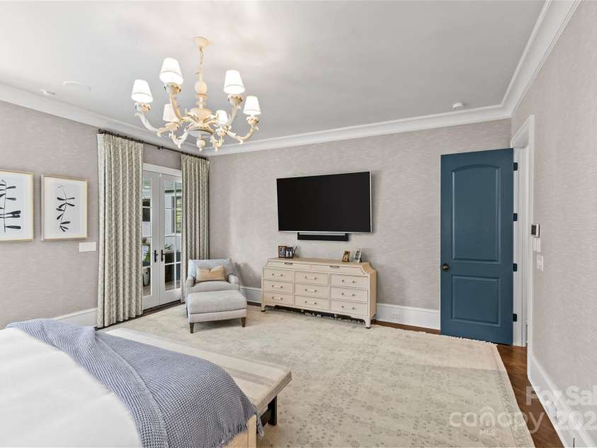 2200 Hastings Drive, Charlotte, NC 28207.  MLS# CAR4248449, YatesRealty ID 10652. 