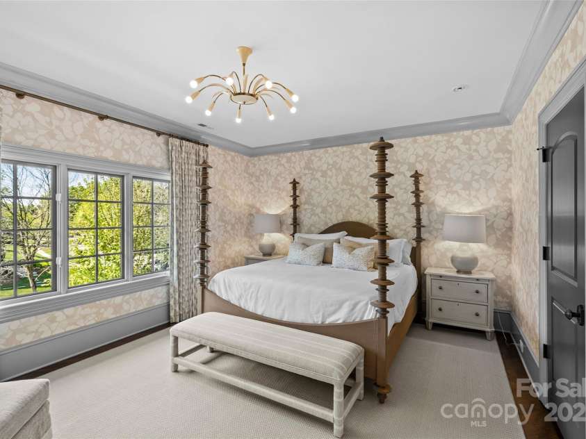 2200 Hastings Drive, Charlotte, NC 28207.  MLS# CAR4248449, YatesRealty ID 10652. 