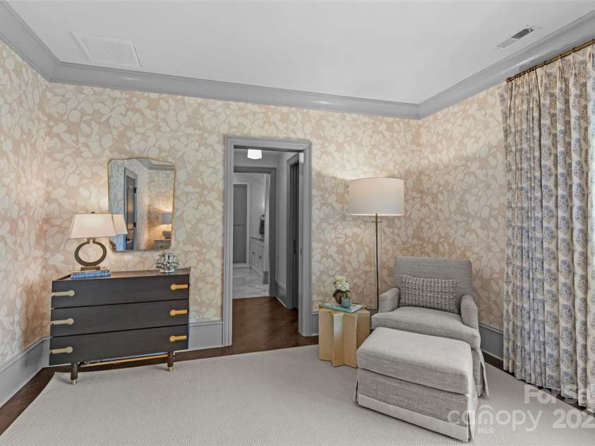 2200 Hastings Drive, Charlotte, NC 28207.  MLS# CAR4248449, YatesRealty ID 10652. 