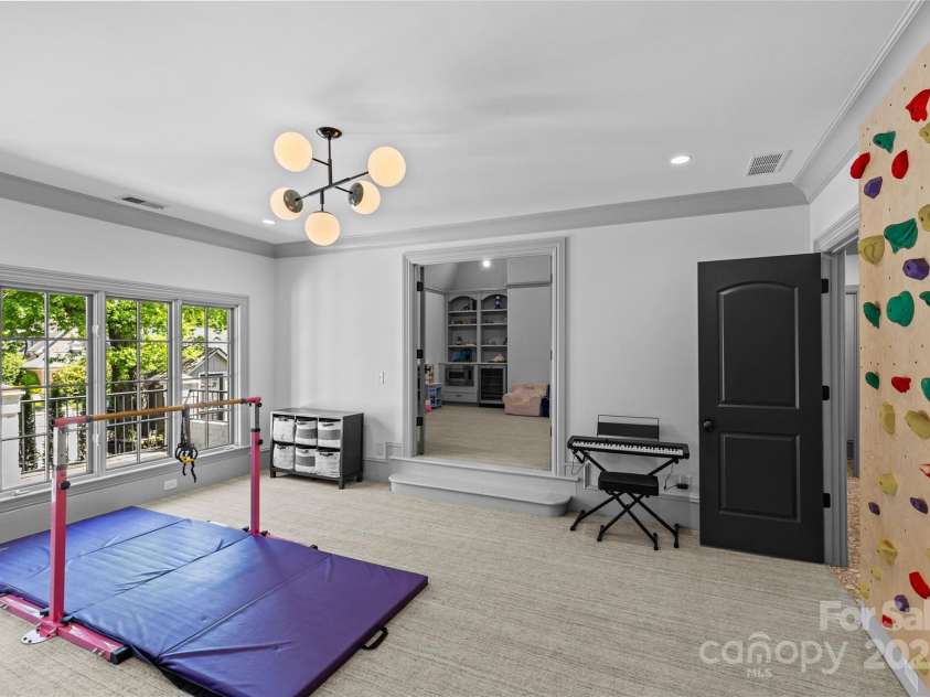 2200 Hastings Drive, Charlotte, NC 28207.  MLS# CAR4248449, YatesRealty ID 10652. 