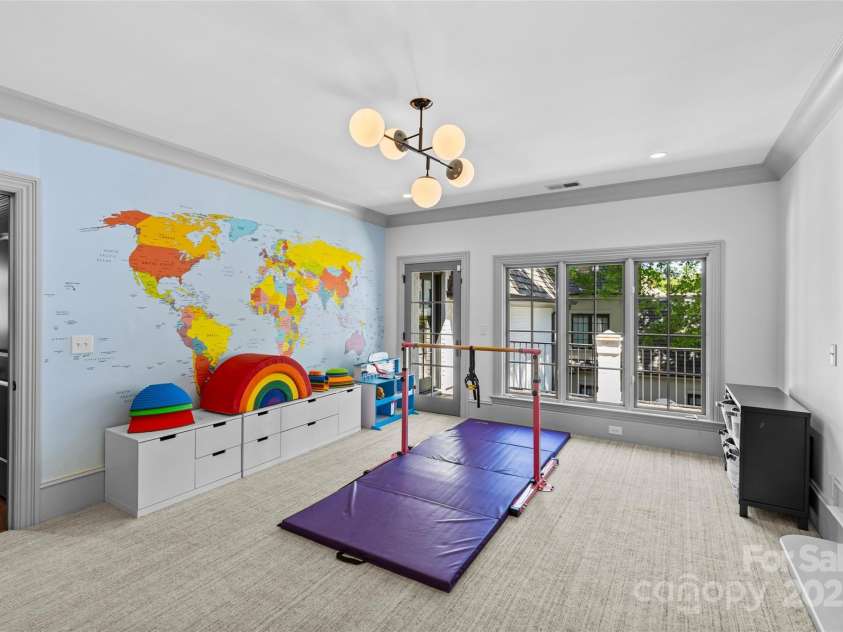 2200 Hastings Drive, Charlotte, NC 28207.  MLS# CAR4248449, YatesRealty ID 10652. 