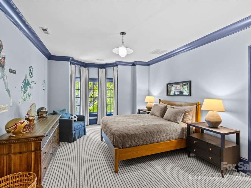 2200 Hastings Drive, Charlotte, NC 28207.  MLS# CAR4248449, YatesRealty ID 10652. 