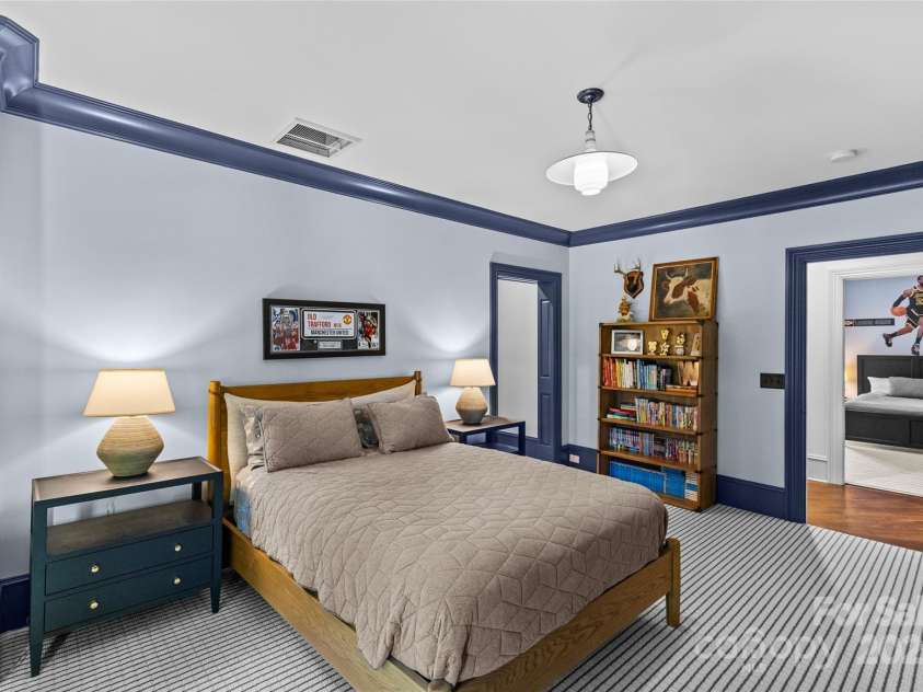 2200 Hastings Drive, Charlotte, NC 28207.  MLS# CAR4248449, YatesRealty ID 10652. 