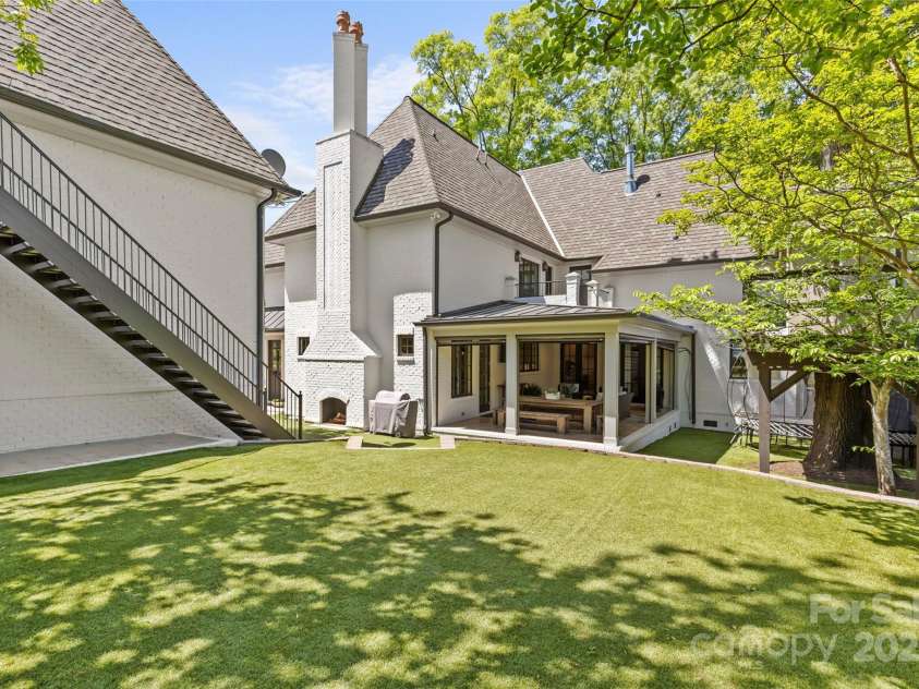 2200 Hastings Drive, Charlotte, NC 28207.  MLS# CAR4248449, YatesRealty ID 10652. 