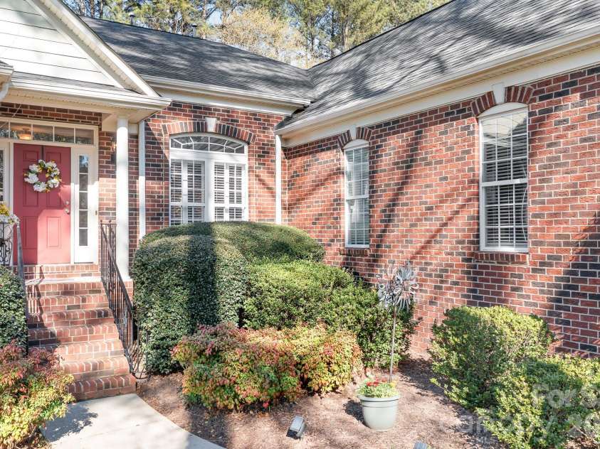 104 Kestrel Court, Mount Holly, NC 28120.  MLS# CAR4356299, YatesRealty ID 10654. 